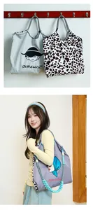 Grand sac cabas japonais en nylon avec broderie de caractère exquise et vue portée