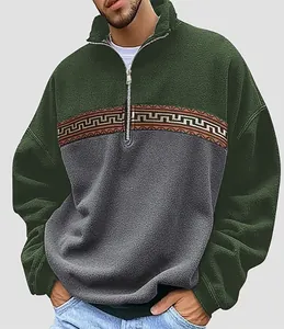 Detailansicht eines Herren-Fleece-Sweatshirts mit halbem Reißverschluss und Muster