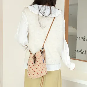 Elegante bolso bandolera de lana de cordero de peluche con estampado de estrellas rojas para mujer