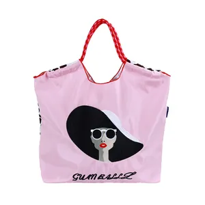 Grand sac cabas en nylon rose avec broderie femme élégante et texte GUMBALL brodé