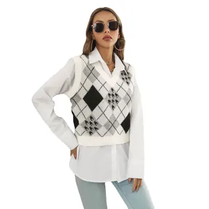 Gilet in maglia da donna con classico motivo a rombi e pied-de-poule in bianco e nero