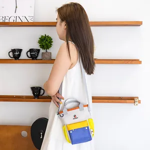 Sac bandoulière coloré pour gourde enfant avec bandoulière réglable pour le voyage