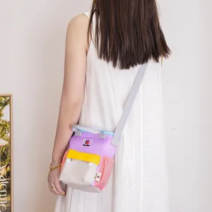 Sac à bandoulière imperméable coloré pour enfants pour voyages en plein air et gourdes
