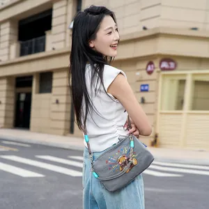 Sac à bandoulière brodé style japonais avec motif d'ours mignon pour femme