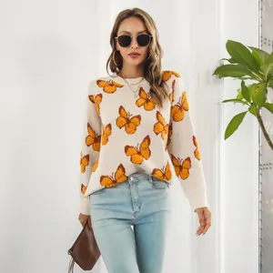 Elegante suéter de punto crema con jacquard de mariposas naranjas en 3D y corte holgado
