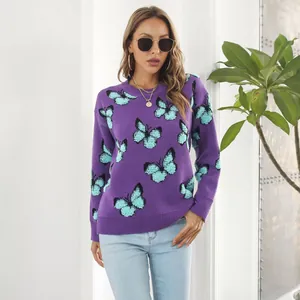 Vista completa del jersey morado Y2K con vibrantes patrones de jacquard de mariposas