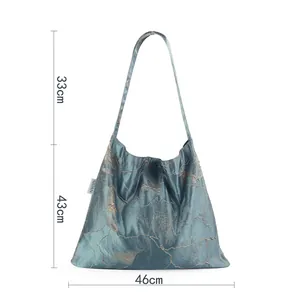 Borsa tote in tessuto blu scintillante dimensioni 46 cm di larghezza e 43 cm di altezza