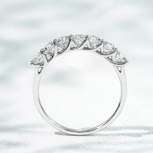 Eternity-Ring aus S925 Silber mit 0,909 Karat Zuchtdiamanten im minimalistischen Design