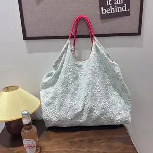 Grand sac fourre-tout à motif floral frais avec poignées en corde rouge en décor élégant