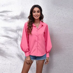 Élégante chemise rose à manches longues avec manches lanternes et col classique