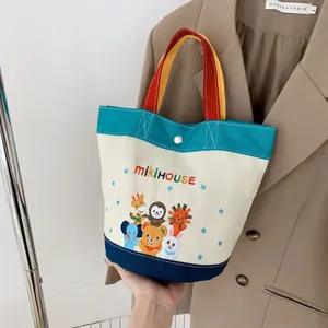 Bolso tote de lona con bordados coloridos de animales de dibujos Miki House detalles