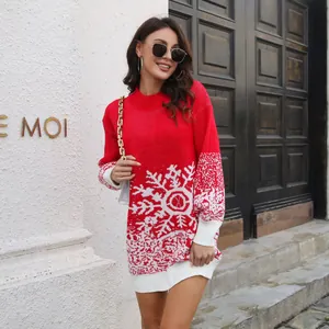 Robe pull de Noël avec jacquard de flocons de neige blancs et manches lanternes tendance.
