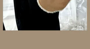 Détail d'un chapeau cloche d'hiver chaud avec bordure en fausse fourrure et suédine.