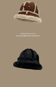 Deux bobs en peluche de style japonais marron et noir pour la chaleur hivernale