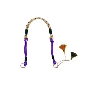 Correa ajustable de nailon tejida de colores con unas borlas decorativas elegantes