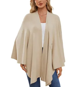 Châle poncho en tricot doux beige élégant pour femme avec un design ouvert et confortable