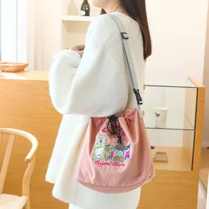 Sac à déjeuner rose à cordon avec broderie de chiens mignons et Crystal Tiara