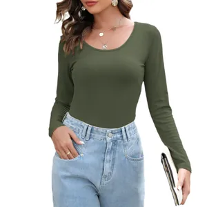 T-shirt a maniche lunghe da donna con scollo a U, in maglia a coste color verde oliva