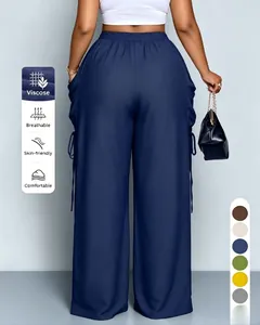 Vista posteriore di pantaloni blu scuro a vita alta a gamba larga in viscosa traspirante