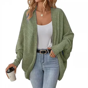 Cardigan oversize in maglia verde oliva da donna con comode maniche a pipistrello