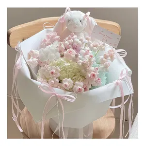 Papier mousse blanc doux pour emballage de bouquet de fleurs élégant et déco DIY.