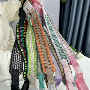 Meerdere verstelbare geweven schouderbanden voor crossbodytassen en shoppers met patronen.