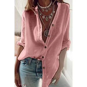 Chemise en coton rose à col en V avec boutons et manches longues retroussables
