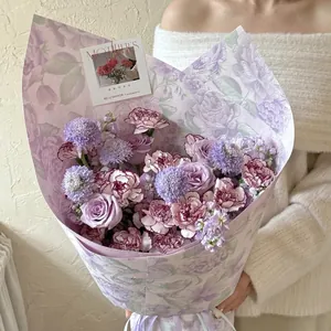 Papier d'emballage floral lavande gaufré pour bouquets de fleurs et cadeaux DIY