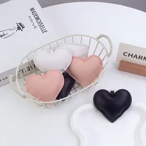 Ciondoli a cuore in pelle fatti a mano per decorazioni floreali e regali DIY
