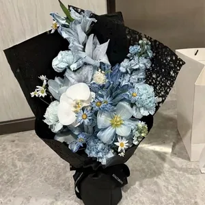 Elegante ramo envuelto en papel de sueño hueco negro para embalaje de regalos