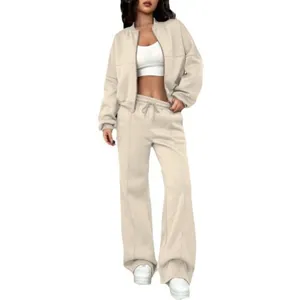 Ensemble de survêtement beige deux pièces pour femme avec sweat et pantalon