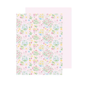 Carta regalo floreale rosa pastello disegnata a mano per bouquet e composizioni
