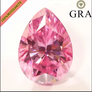 Vista macro de piedra moissanita rosa en forma de pera 8x12mm con claridad VVS1