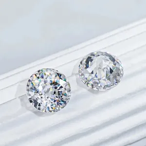 Détail macro de pierres Moissanite taille nid d'oiseau avec 100 facettes et couleur D