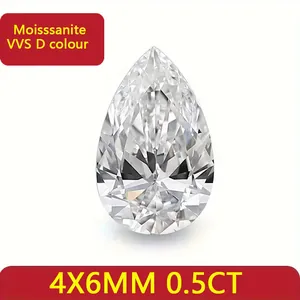Gedetailleerde macro-weergave van peervormige VVS D kleur moissanite losse steen
