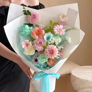 Elegantes weißes Fenghua-Papier für Blumensträuße mit dekorativem blauem Band