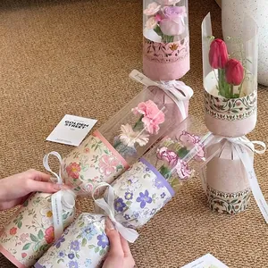Papel decorativo con estampado floral para envolver ramos de flores individuales de gala