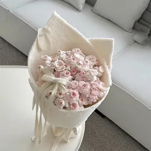 Winter pluche geflockte stof voor bloemenboeketverpakking met lint en kaartetiket