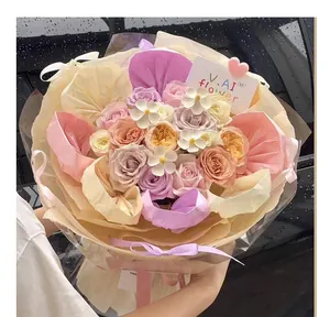 Detalle de papel de regalo impermeable multicapa para ramos de flores