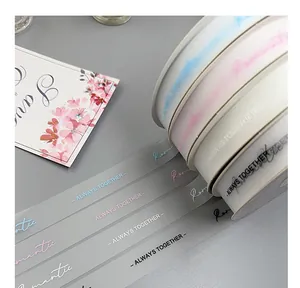 Vue détaillée de rubans cadeaux mats avec imprimés Romantic et Always Together élégants