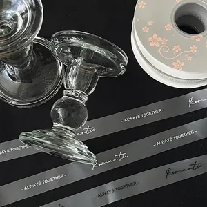 Ruban transparent mat élégant avec imprimé 'Romantic' pour les emballages de fleurs et de cadeaux