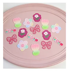 Colección detallada de dijes de resina de tulipanes y flores para decorar tartas