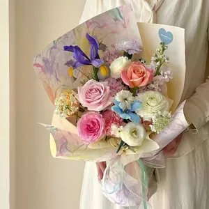 Carta da imballaggio floreale artistica con motivo acquerello per bouquet fai-da-te
