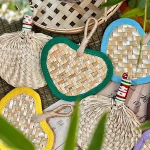 Mini ventagli in bambù colorati fatti a mano a forma di cuore e foglia per DIY