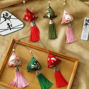 Sacchetti profumati zongzi tradizionali con nappe di seta e fini ricami cinesi