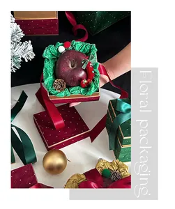 Set di scatole regalo in velluto di lusso con bordo dorato e motivo a stelle.