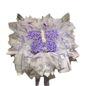 Elegante ramo de flores DIY lavanda y blanco con forma de mariposa para envolver