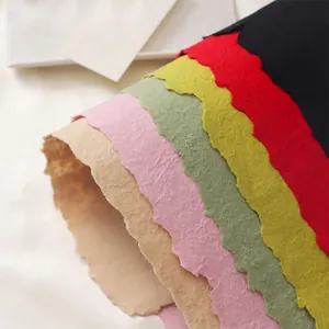 Fogli di carta Dongba strappati a mano per confezioni di bouquet di fiori di alta qualità.