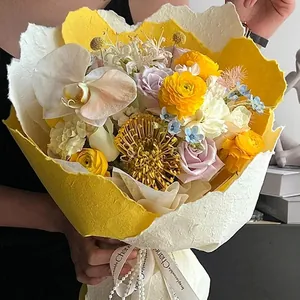 Carta Dongba fatta a mano di qualità per confezioni floreali con bordi strappati.