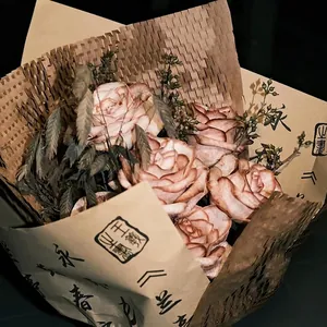 Retro honeycomb kraft paper flower bouquet wrapping sheet with elegant Chinese print